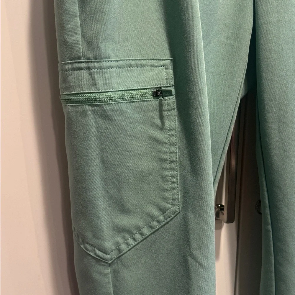 Figs Tech Collection Scrub Pants - Picture 4 of 7